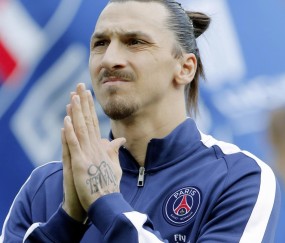 kaiyun中国-对手的祈祷，当利物浦球员倒下，热刺全队的围拢照亮了足球最深的灵魂，对手的祈祷，热刺全队围拢，照亮足球之魂