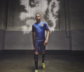 官方娱乐平台-孤独与重压，浓眉的低迷与加拿大教练的困境，折射国际篮球的残酷进化，孤独重压下球员与教练的双重困境，国际篮球进化论的真实写照