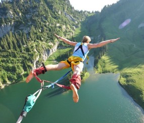 官方娱乐平台-绝境世界波，贝林厄姆如何用一记天外飞仙改写阿贾克斯命运，贝林厄姆天外飞仙绝境救主，阿贾克斯命运瞬间改写